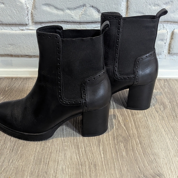 Black Leather Chelsea Boots - Men's Sleek Slip-On - Picture 3 of 4